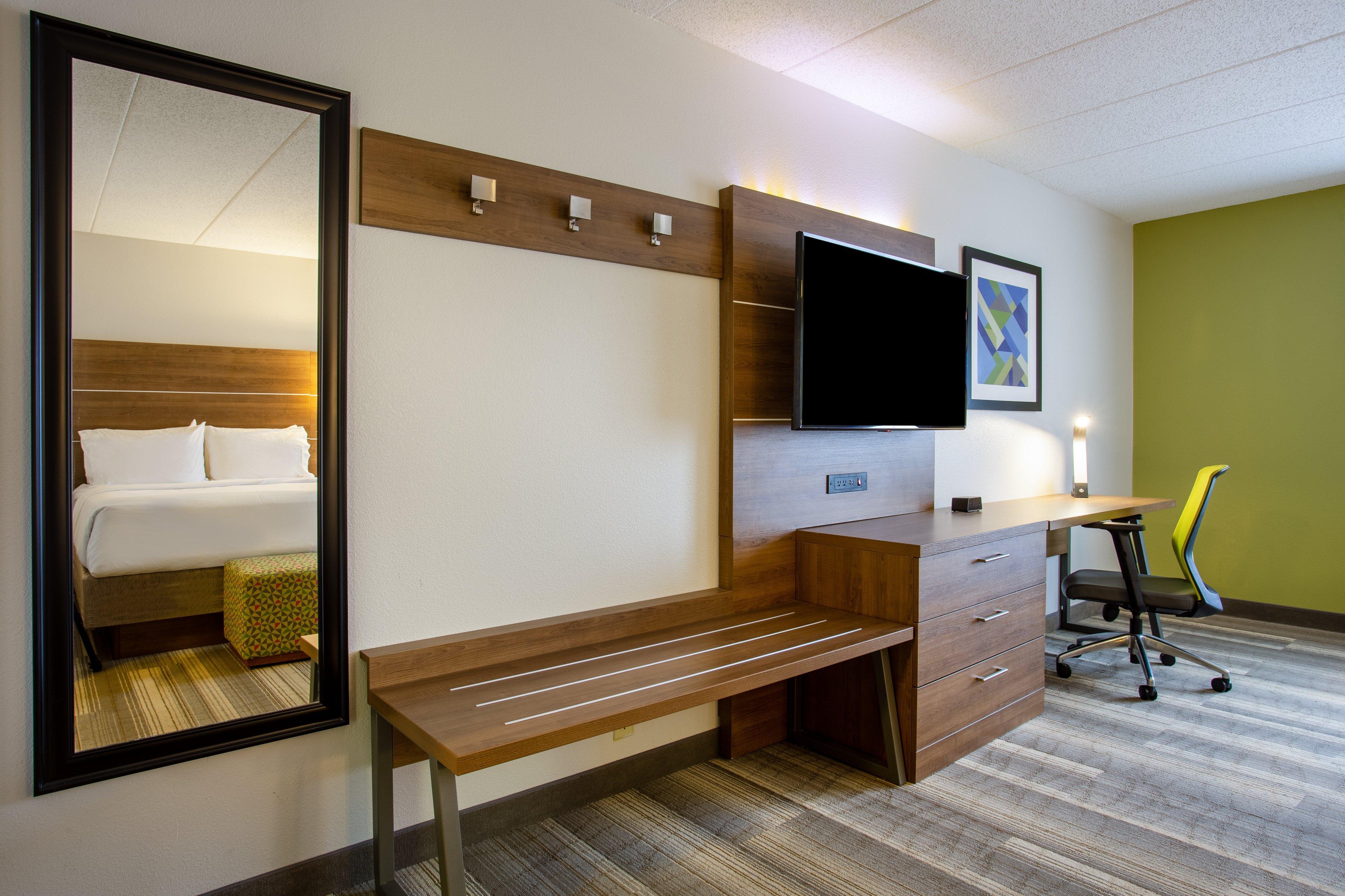 Express & Wayne By Ihg 3*