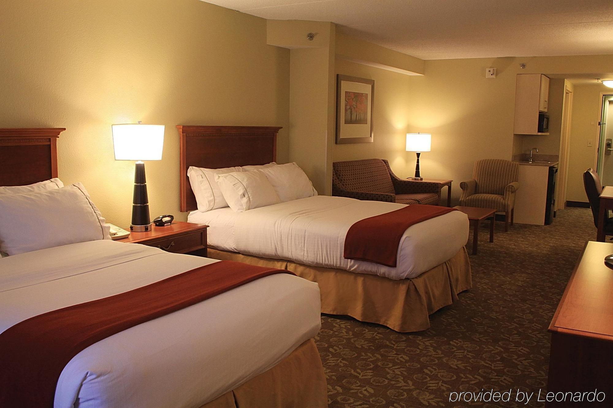 Express & Wayne By Ihg