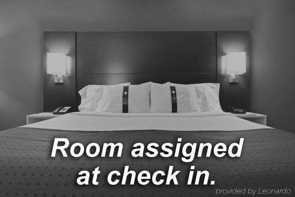Express & Wayne By Ihg Hotel Ellisville