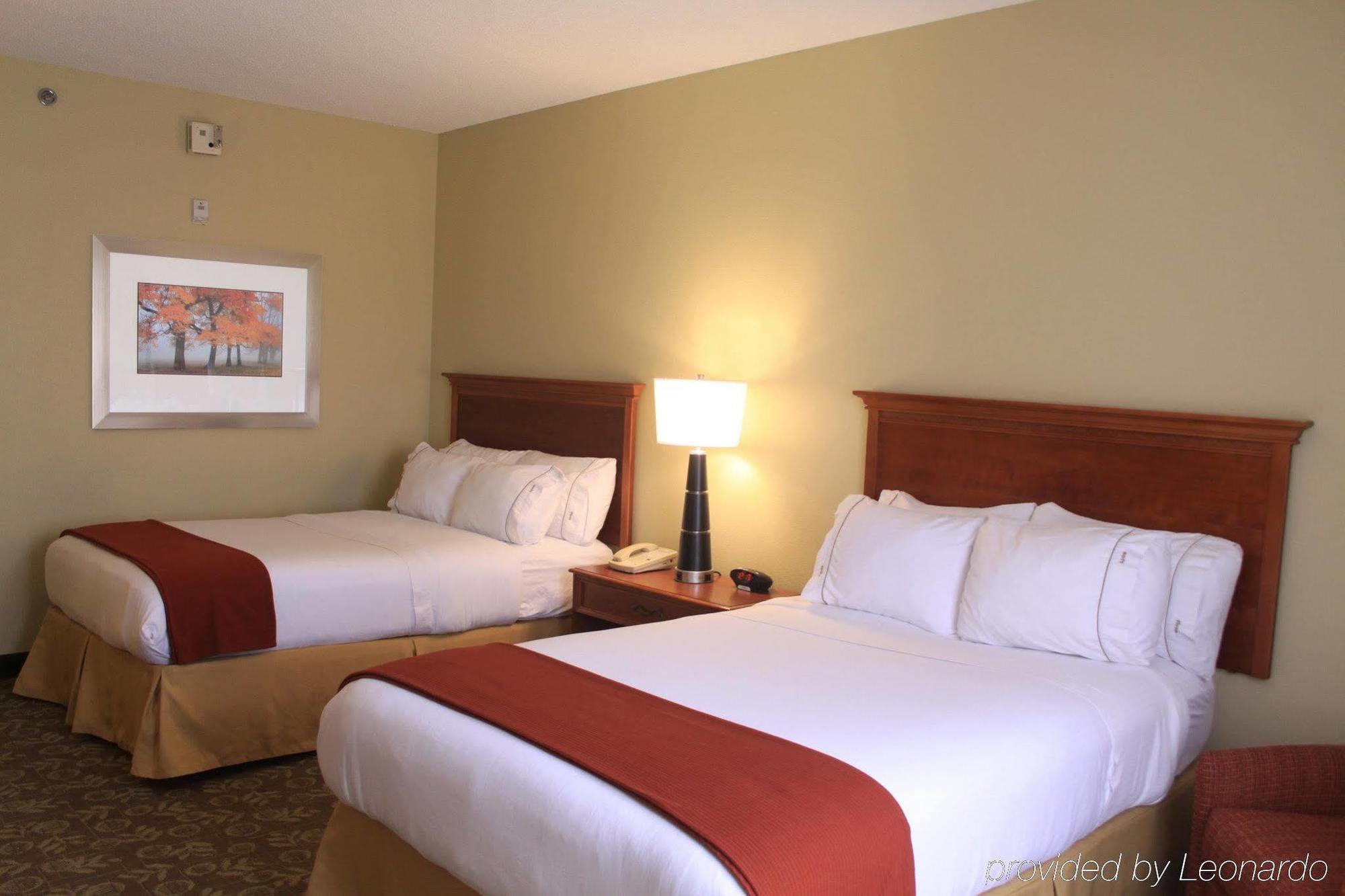 Hotel Express & Wayne By Ihg