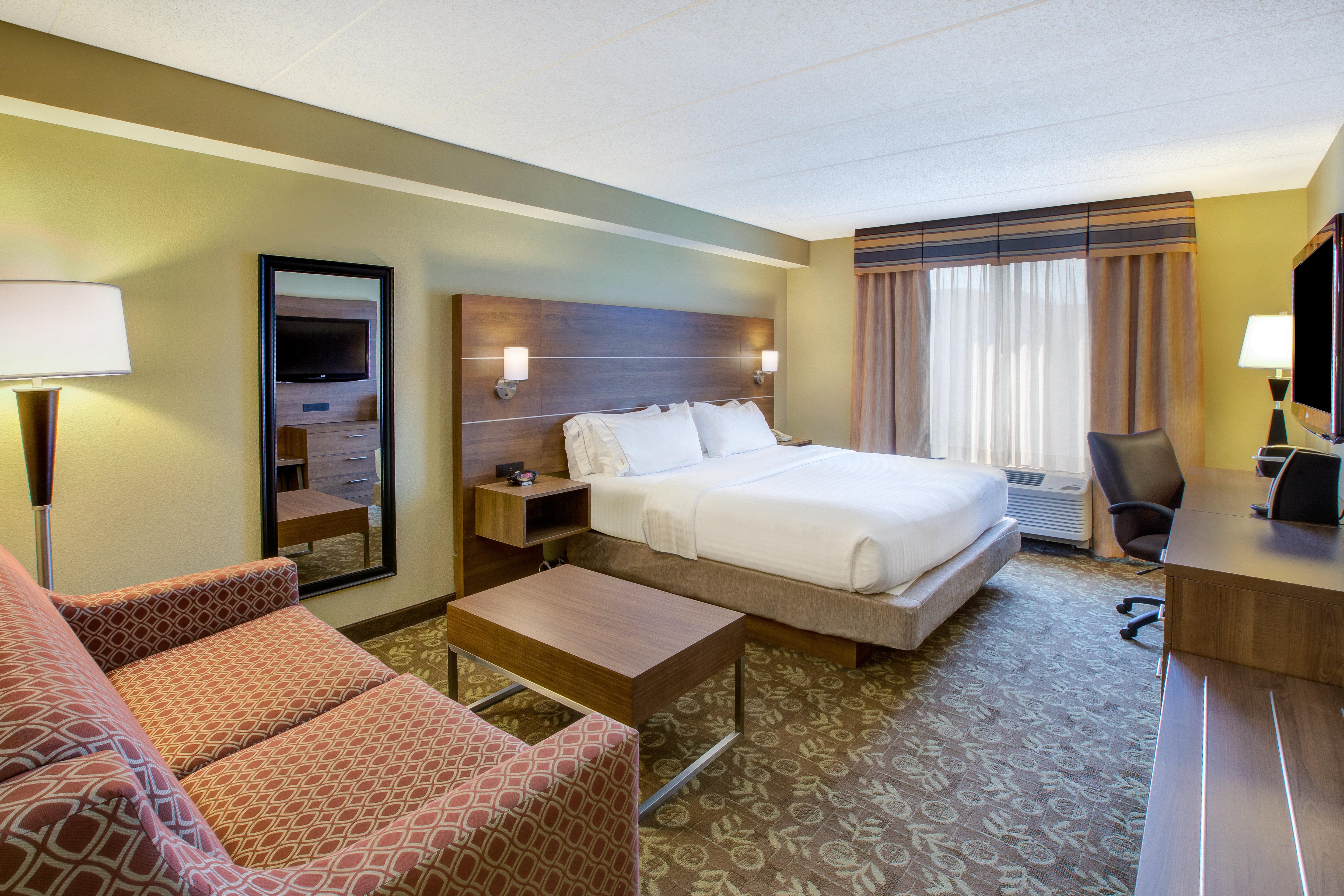Express & Wayne By Ihg Hotel