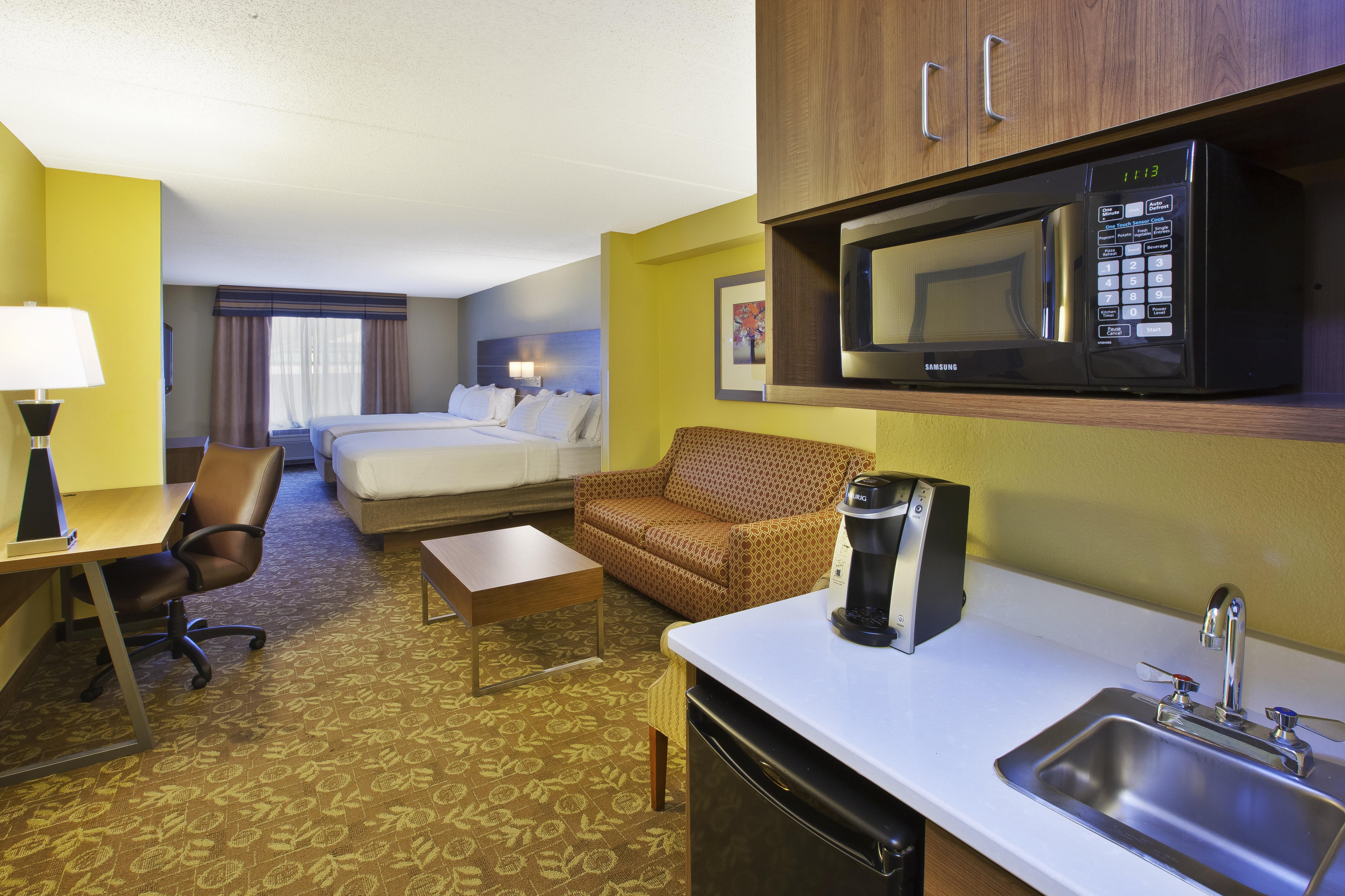 Express & Wayne By Ihg 3*