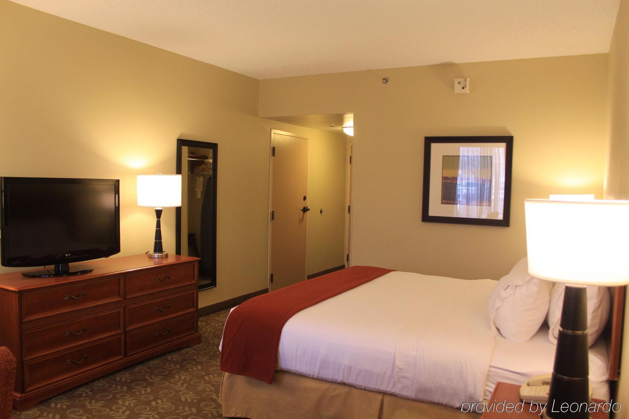 Express & Wayne By Ihg Hotel Ellisville