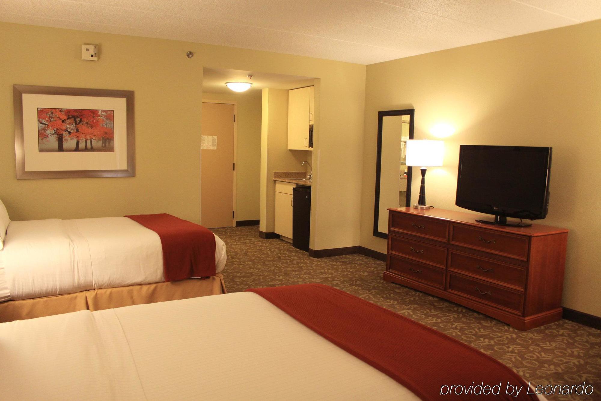 Express & Wayne By Ihg 3*