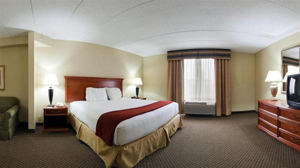 Express & Wayne By Ihg Hotel