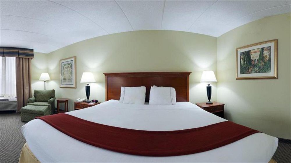 Hotel Express & Wayne By Ihg 3*