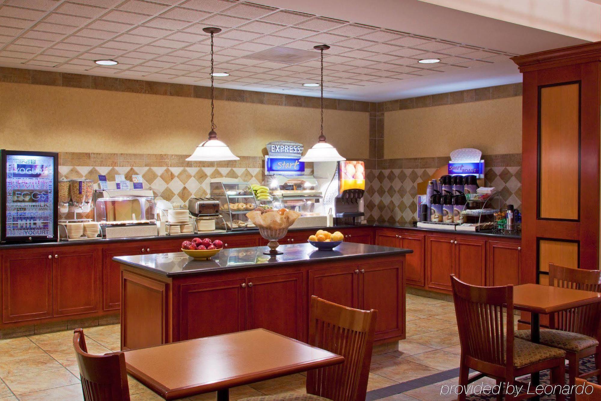 Hotel Express & Wayne By Ihg 3*
