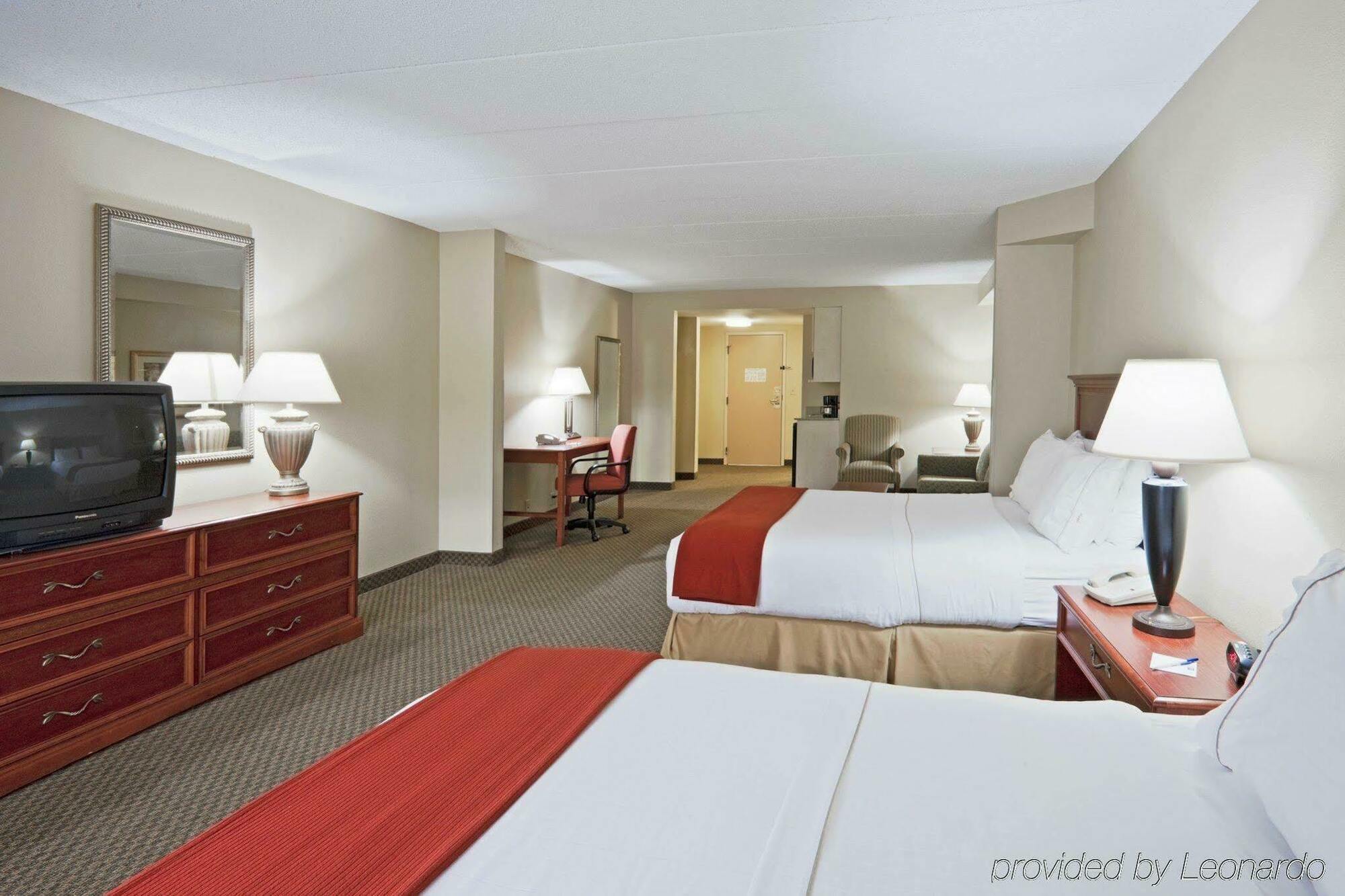 Express & Wayne By Ihg 3* Ellisville