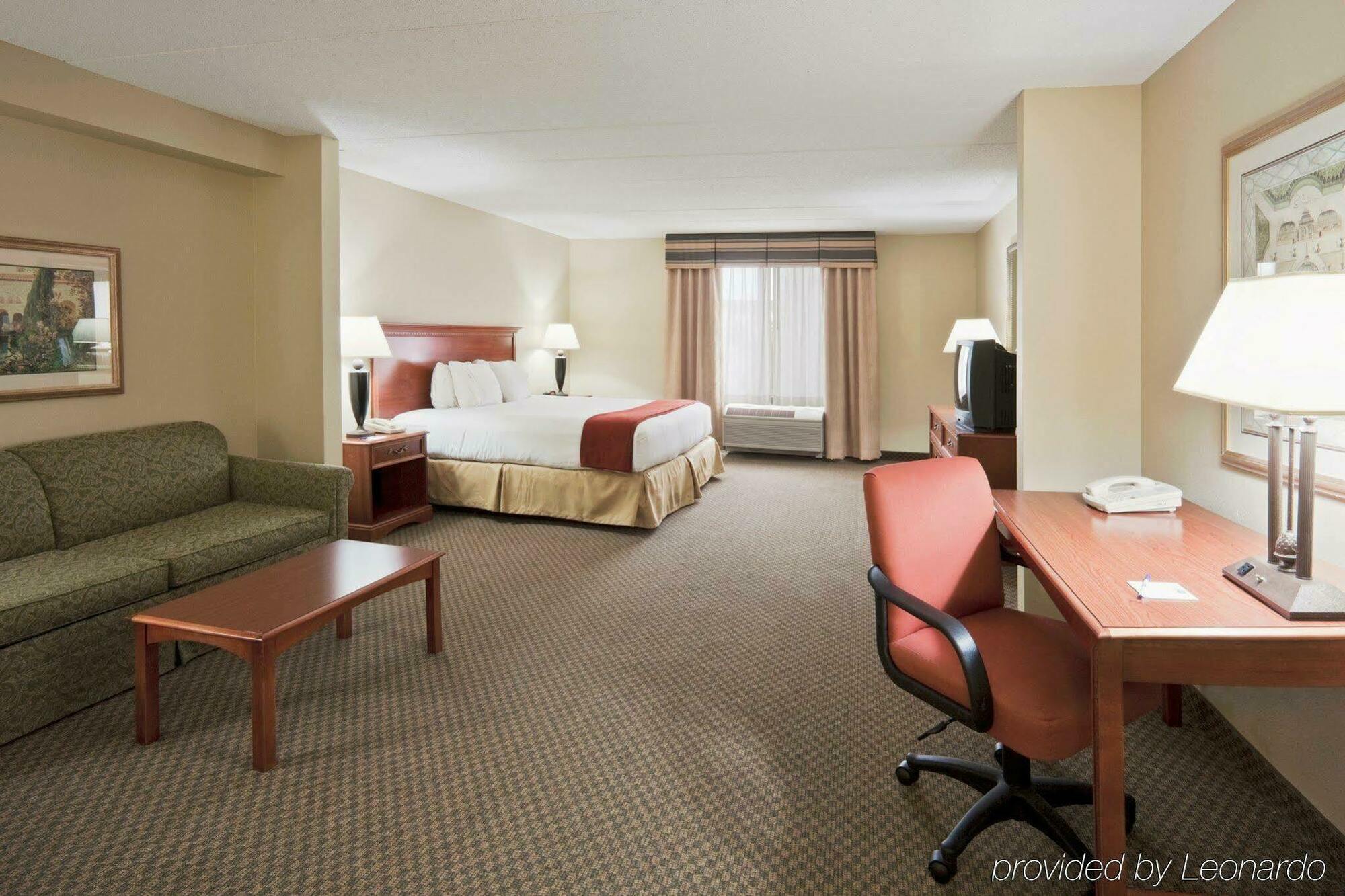 Express & Wayne By Ihg Hotel Ellisville