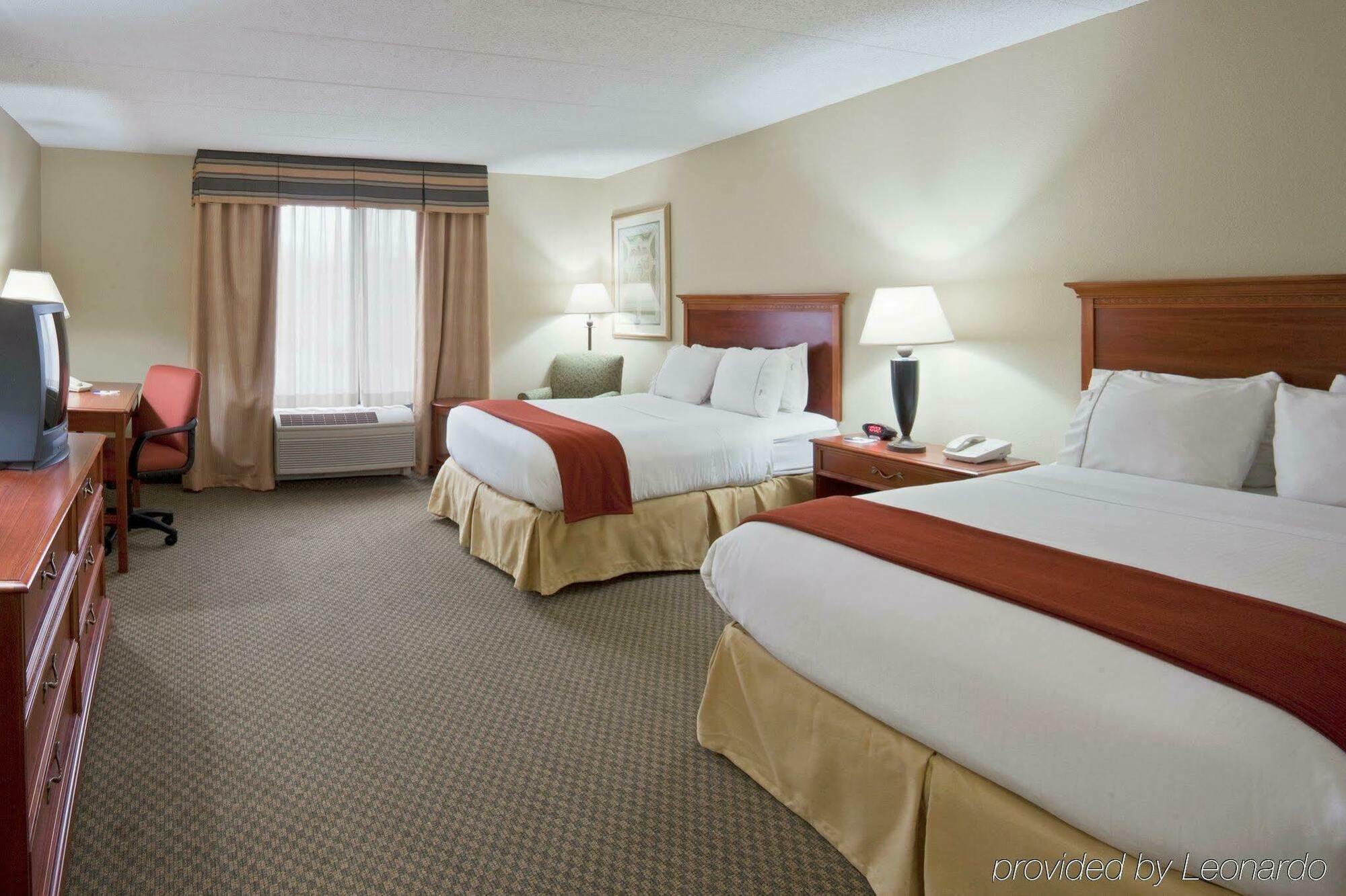 Express & Wayne By Ihg 3*