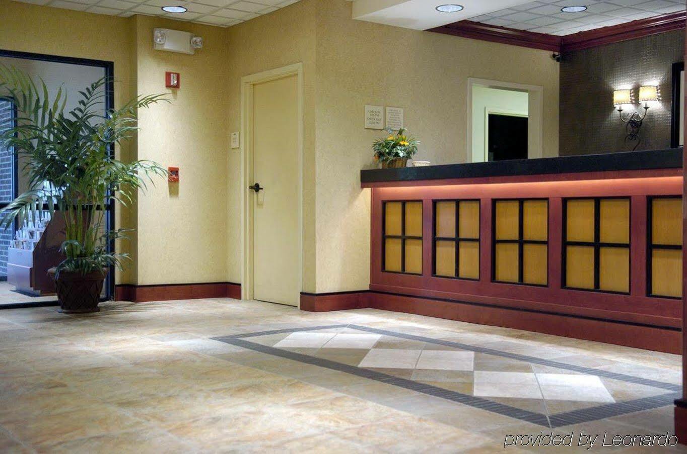 Hotel Express & Wayne By Ihg 3*