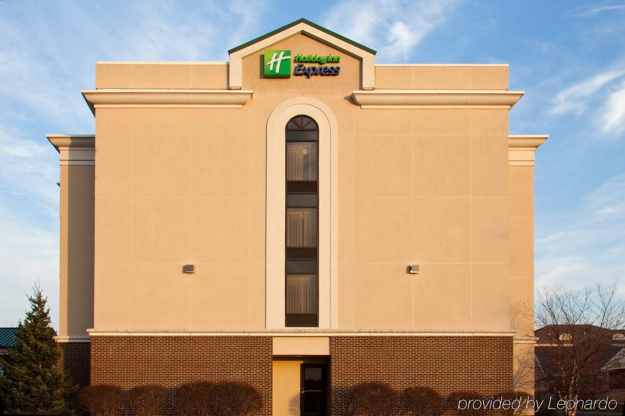 Hotel Express & Wayne By Ihg 3*